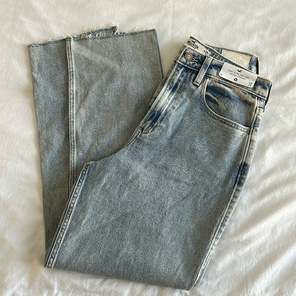 Hollister Curvy Ultra High Rise Vintage Straight Jeans